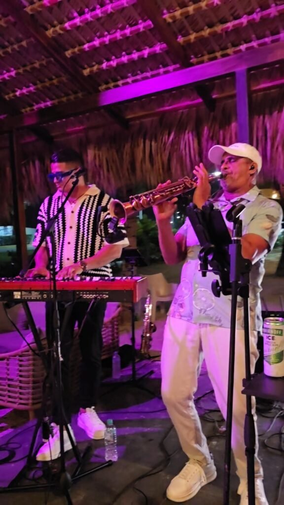 Lau Suárez y su banda en vivo