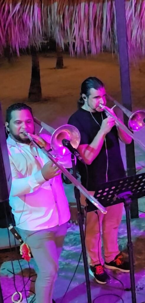 Lau Suárez y su banda en vivo