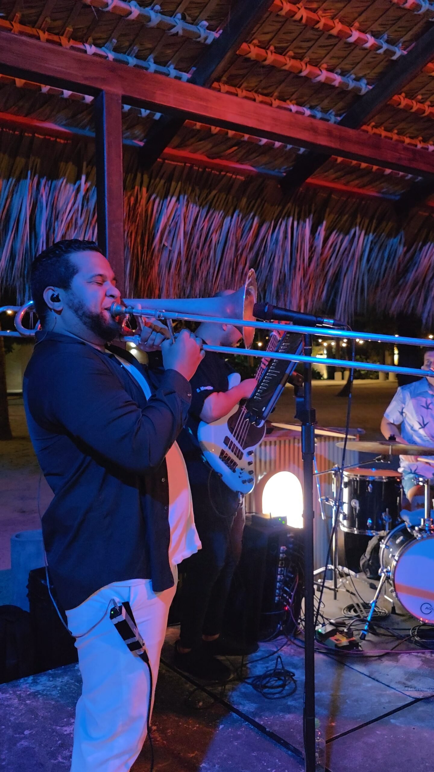 Lau Suárez y su banda en vivo