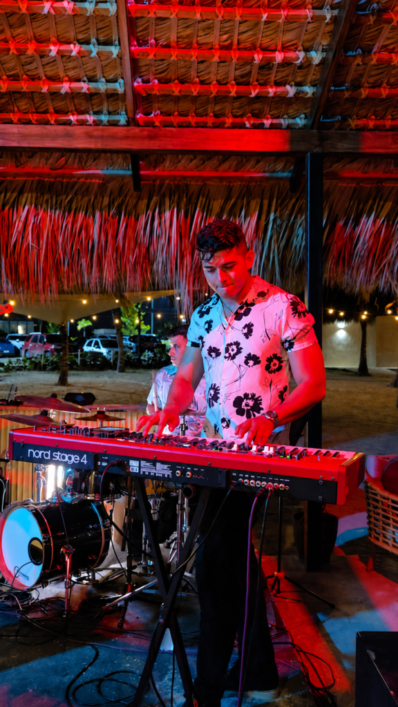 Lau Suárez y su banda en vivo