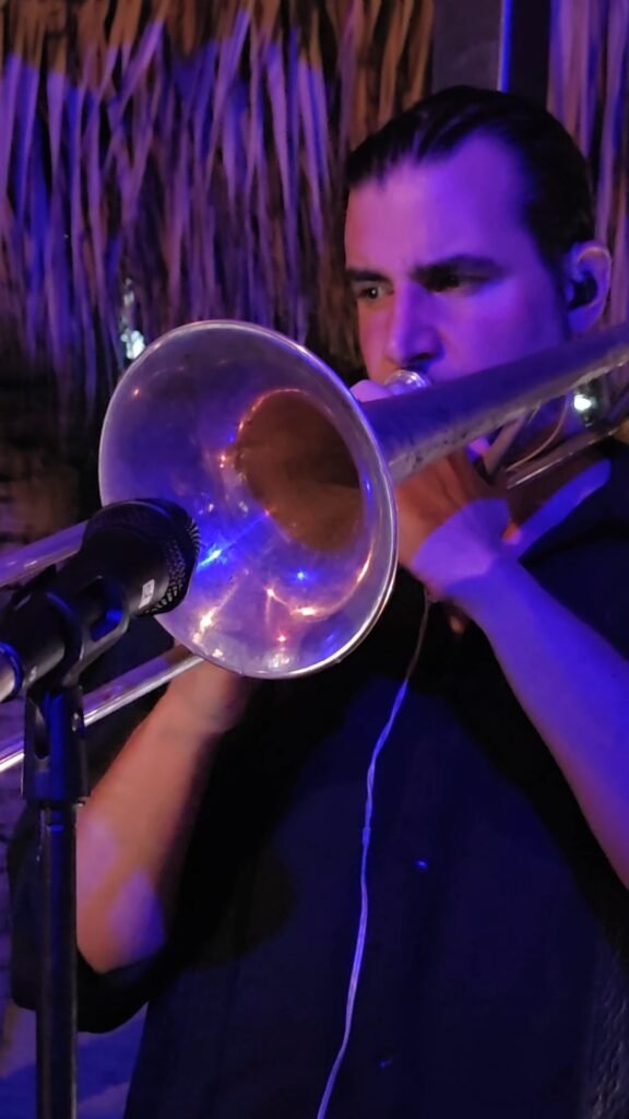 Lau Suárez y su banda en vivo